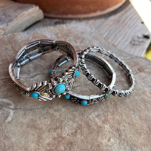 Turquoise Western Triple Strand Stretch Bracelet NWT - Picture 4 of 7